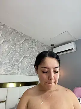 MiaFarkash online show from February 13, 2026, 7:10 pm