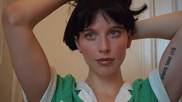 ellaa91 online show from November 21, 2025, 12:59 pm