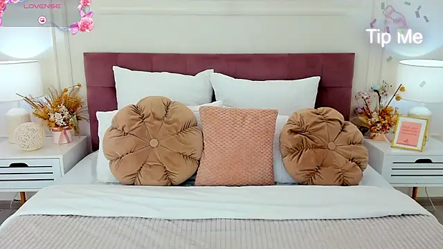 ToriSonn online show from November 17, 2025, 1:17 pm