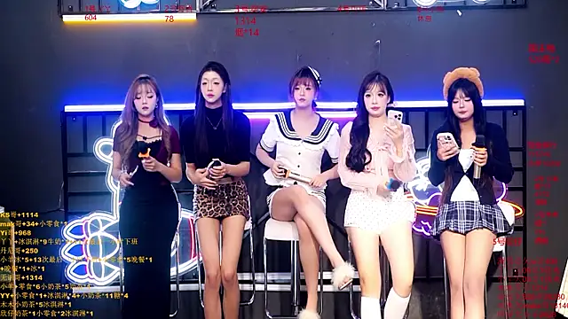 EYgirl222 online show from October 12, 2025, 8:24 am