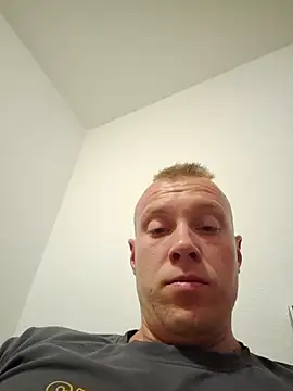 Melly4You online show from September 8, 2025, 8:08 pm