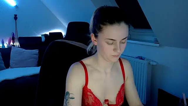 Melly4You online show from April 8, 2026, 10:10 pm