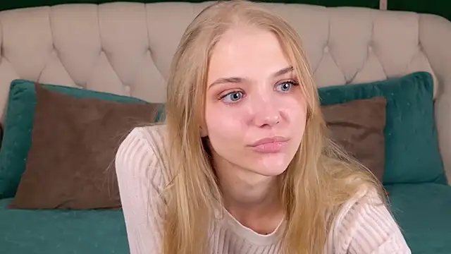 4example Chloe online show from March 11, 2026, 8:26 pm