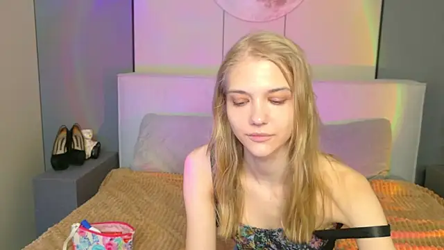 4example Chloe online show from April 14, 2026, 5:46 am