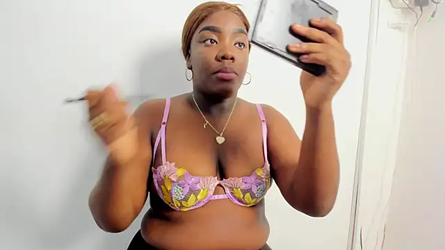 TANISHA HILL online show from September 20, 2025, 6:42 pm