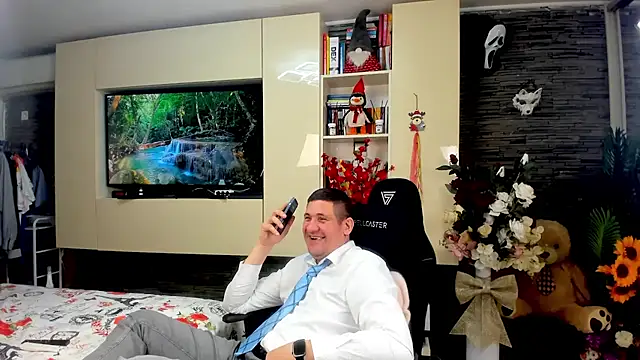 SpartacusDaddy48 online show from April 15, 2026, 11:28 am