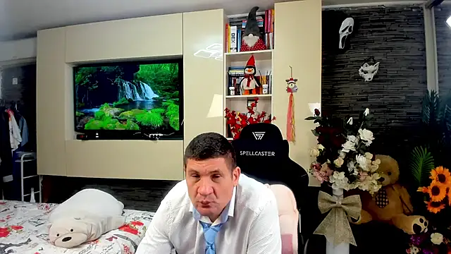 Snapshot of SpartacusDaddy48 chatting on April 17, 2026, 10:02 pm SpartacusDaddy48 online show from April 17, 2026, 10:02 pm