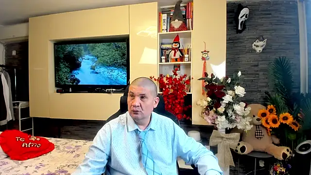 Snapshot of SpartacusDaddy48 chatting on April 30, 2026, 4:24 pm SpartacusDaddy48 online show from April 30, 2026, 4:24 pm