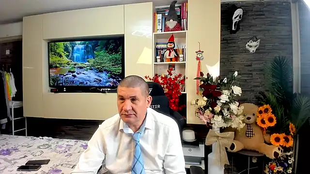 Snapshot of SpartacusDaddy48 chatting on May 6, 2026, 11:48 am SpartacusDaddy48 online show from May 6, 2026, 11:48 am