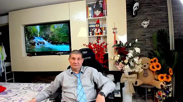 Snapshot of SpartacusDaddy48 chatting on May 11, 2026, 1:44 am SpartacusDaddy48 online show from May 11, 2026, 1:44 am