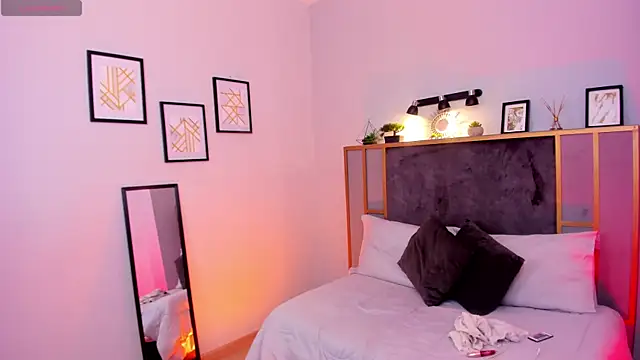 Azurra amatto2 online show from April 17, 2026, 8:23 pm