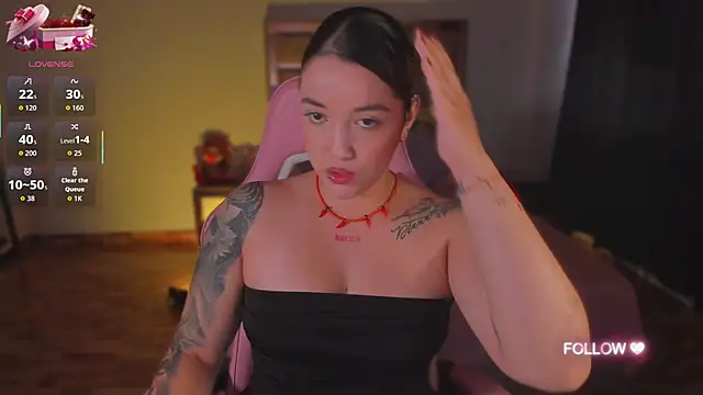 lunaarose online show from October 27, 2025, 4:11 pm