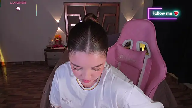 lunaarose online show from March 27, 2026, 8:48 am