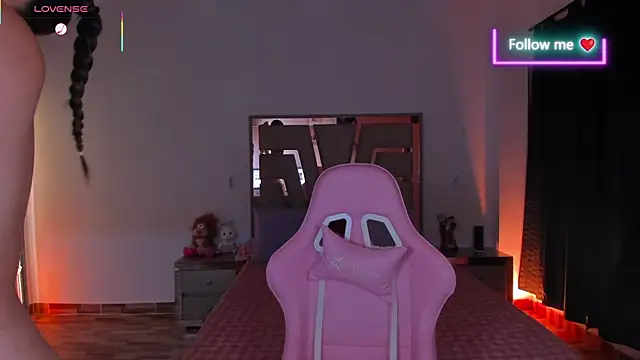 lunaarose online show from April 22, 2026, 3:09 am