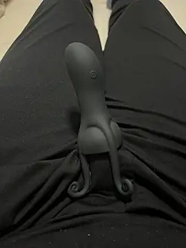 I SHO0106 online show from December 3, 2025, 10:24 am