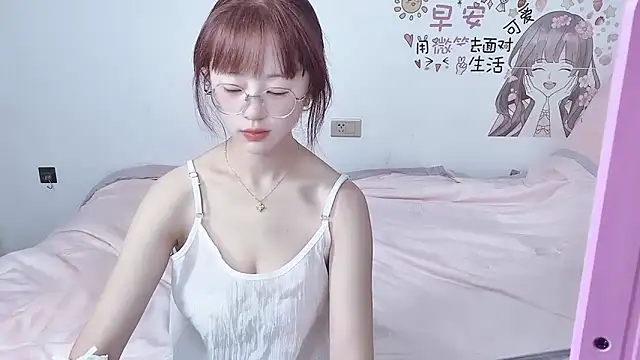 nini a online show from October 3, 2025, 1:24 am