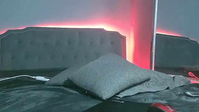 Bunnyela1 online show from February 8, 2026, 1:03 pm