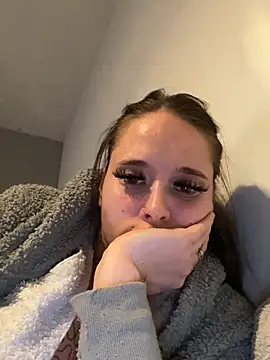 LollyLove  online show from April 4, 2026, 7:11 pm