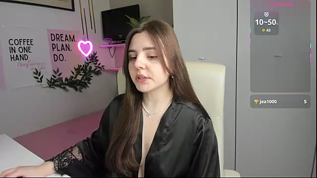 Snapshot of LiaWoow chatting on September 13, 2025, 6:46 am LiaWoow online show from September 13, 2025, 6:46 am