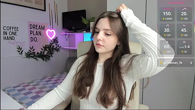 Snapshot of LiaWoow chatting on October 12, 2025, 8:02 am LiaWoow online show from October 12, 2025, 8:02 am