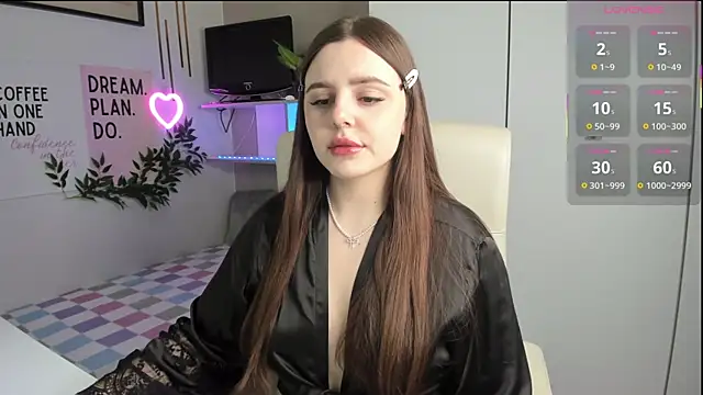 Snapshot of LiaWoow chatting on October 13, 2025, 1:44 pm LiaWoow online show from October 13, 2025, 1:44 pm