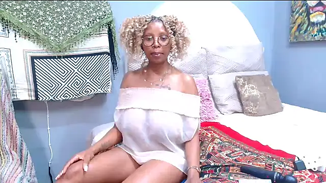 Snapshot of Kay-Tee chatting on July 28, 2026, 8:12 pm Kay-Tee online show from July 28, 2026, 8:12 pm