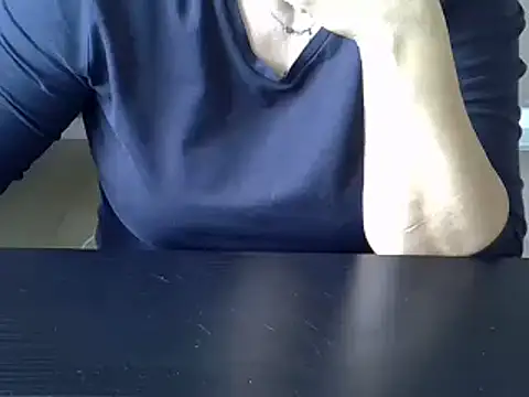 ITALIANASISIXX online show from October 22, 2025, 10:26 am