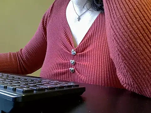 ITALIANASISIXX online show from October 30, 2025, 8:05 am