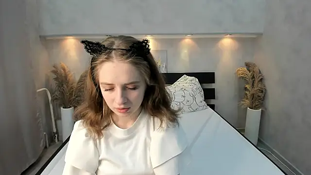 Camilla Kelly online show from October 23, 2025, 1:27 am