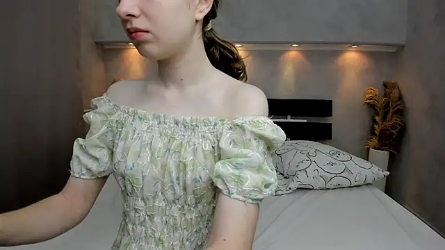 Camilla Kelly online show from November 16, 2025, 1:00 am