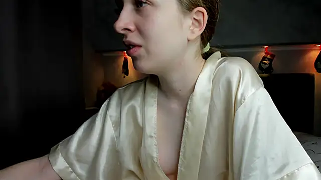 Camilla Kelly online show from December 4, 2025, 1:04 am