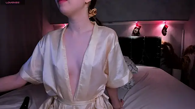 Camilla Kelly online show from February 9, 2026, 1:09 am