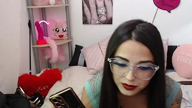 Tyna Veliksa online show from November 6, 2025, 1:23 pm