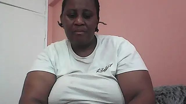 HUGEASSXXXXX online show from October 5, 2025, 8:34 am