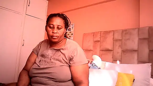 HUGEASSXXXXX online show from August 4, 2026, 7:55 am