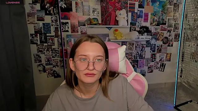 Maryyy May online show from September 16, 2025, 5:03 pm