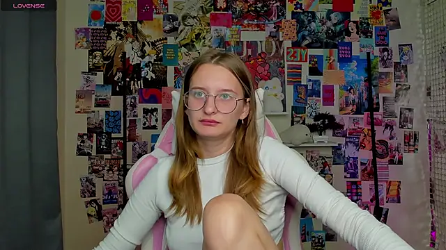 Maryyy May online show from September 19, 2025, 4:29 pm