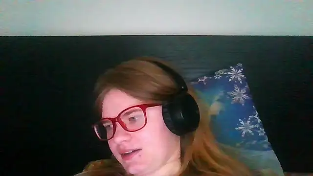 Moonolighta online show from October 7, 2025, 7:38 am