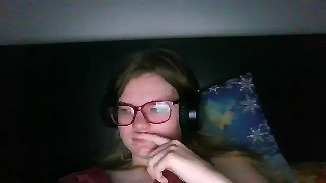 Moonolighta online show from October 10, 2025, 6:45 am