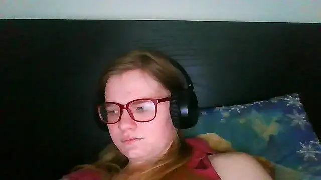 Moonolighta online show from October 14, 2025, 6:58 am