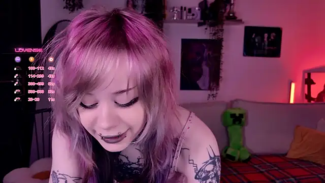 Lollyshy online show from November 11, 2025, 9:20 am