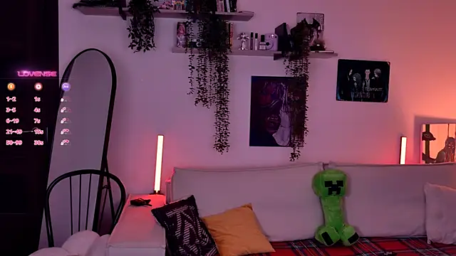 Lollyshy online show from November 22, 2025, 9:19 am