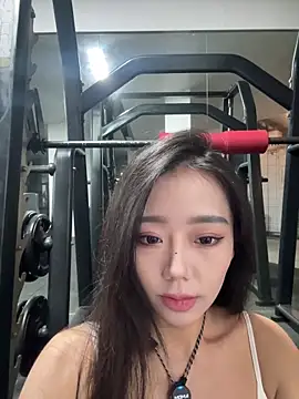 jiajia L online show from December 21, 2025, 3:19 pm