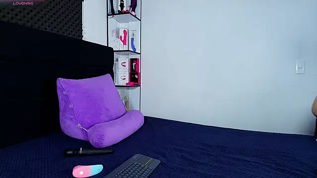 Snapshot of karlamoon23 chatting on April 9, 2026, 8:25 pm karlamoon23 online show from April 9, 2026, 8:25 pm