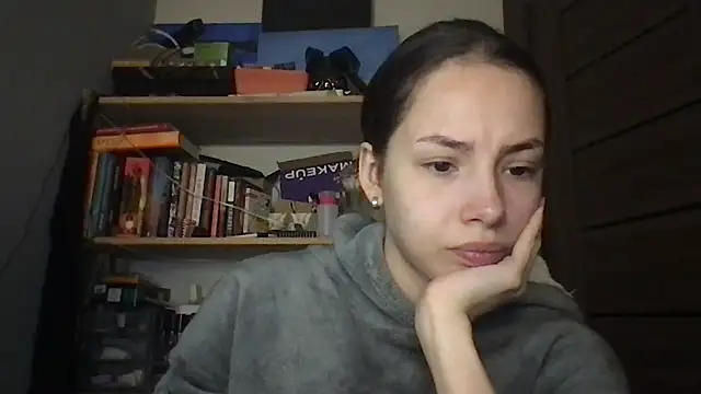 Yuna5343 online show from November 19, 2025, 8:42 pm