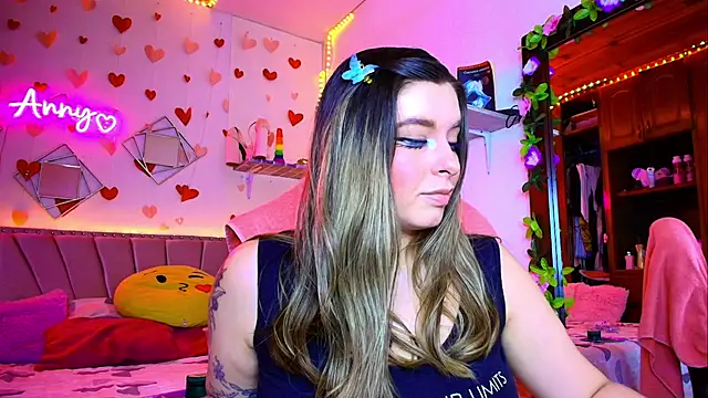 Snapshot of Anny_Hurtado chatting on September 24, 2025, 6:28 am Anny Hurtado online show from September 24, 2025, 6:28 am