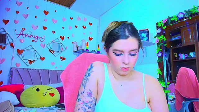 Snapshot of Anny_Hurtado chatting on October 2, 2025, 8:21 am Anny Hurtado online show from October 2, 2025, 8:21 am