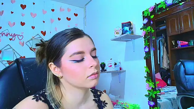 Snapshot of Anny_Hurtado chatting on October 15, 2025, 7:41 am Anny Hurtado online show from October 15, 2025, 7:41 am