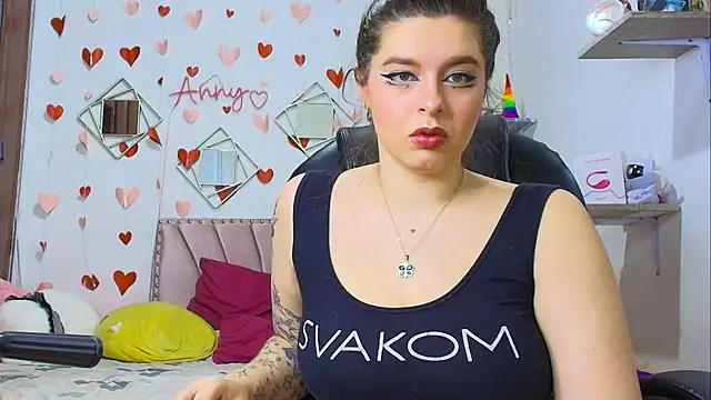 Snapshot of Anny_Hurtado chatting on October 16, 2025, 6:14 am Anny Hurtado online show from October 16, 2025, 6:14 am