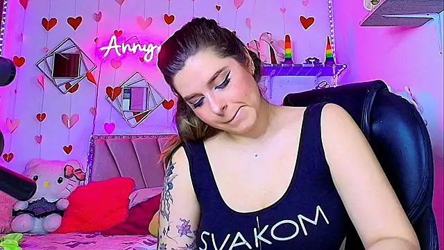 Snapshot of Anny_Hurtado chatting on October 18, 2025, 8:15 am Anny Hurtado online show from October 18, 2025, 8:15 am